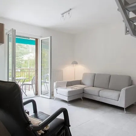 Comfortable Just A Short Walk From The Lake!