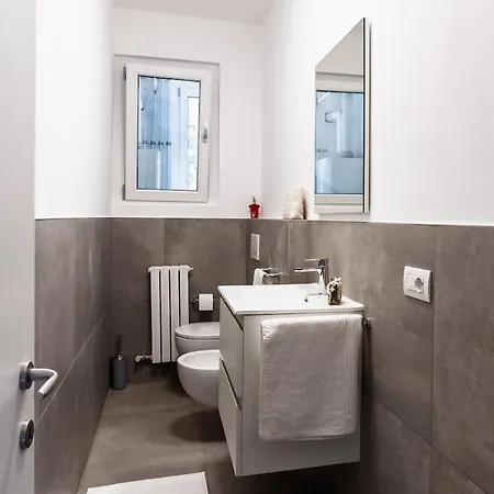 Comfortable Just A Short Walk From The Lake! Tremezzo