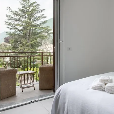 Comfortable Just A Short Walk From The Lake!
