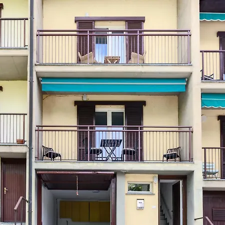 Comfortable Just A Short Walk From The Lake!
